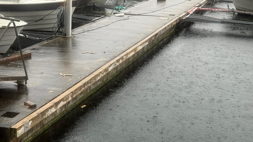 Ny fenderstokk på plass på brygge sør